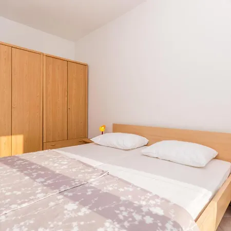 Apartment Amazing In W/ 1 Bedrooms Sveti Filip i Jakov